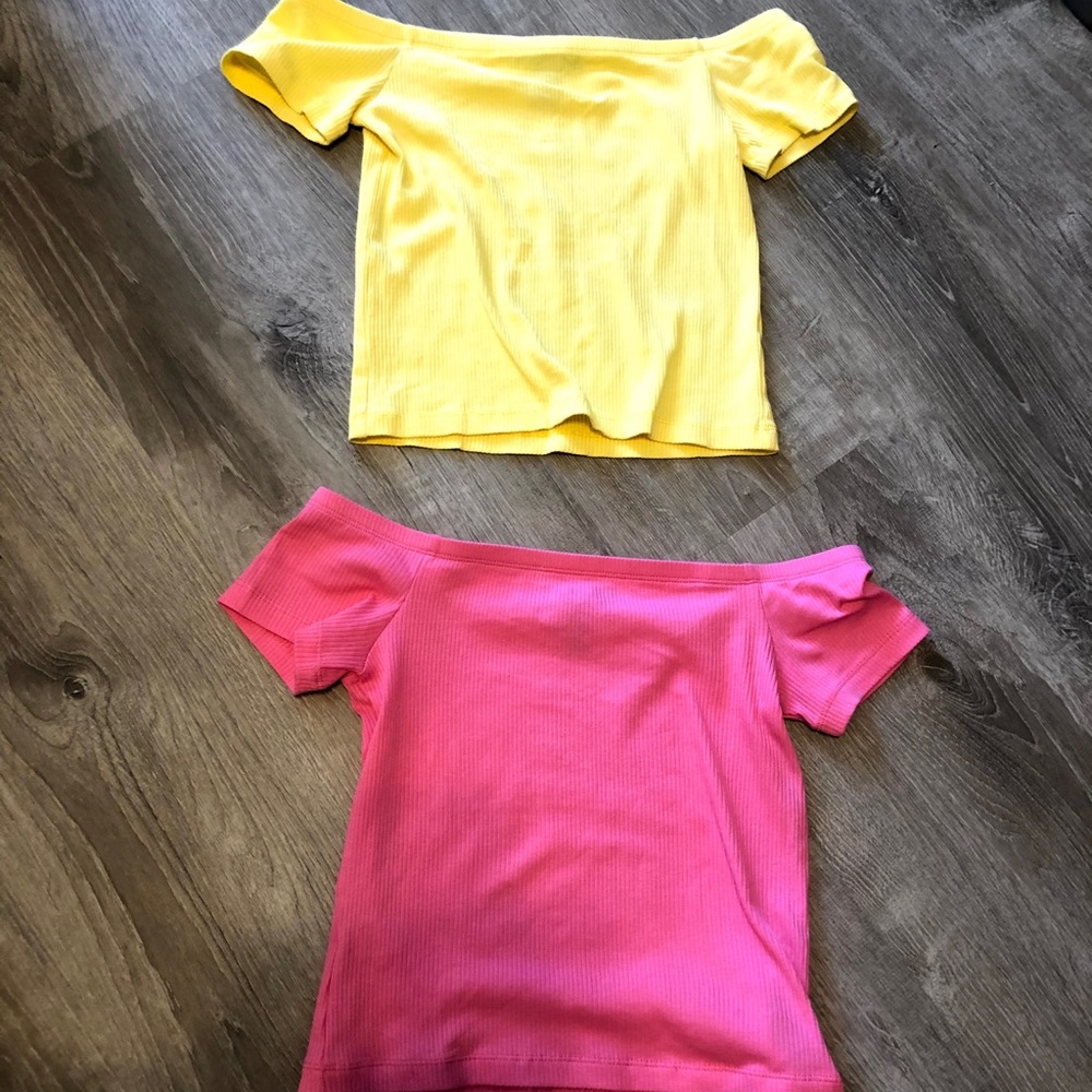 SUPER CUTE off the shoulder Forever 21 crop tops